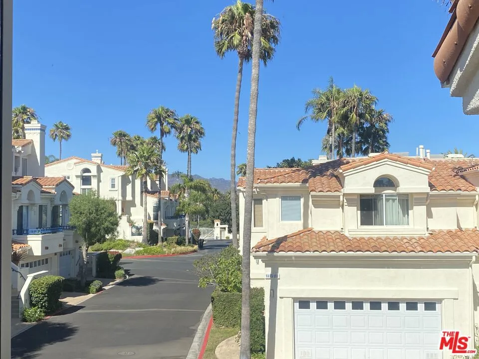 6483 Zuma View Place #104 Malibu, CA 90265