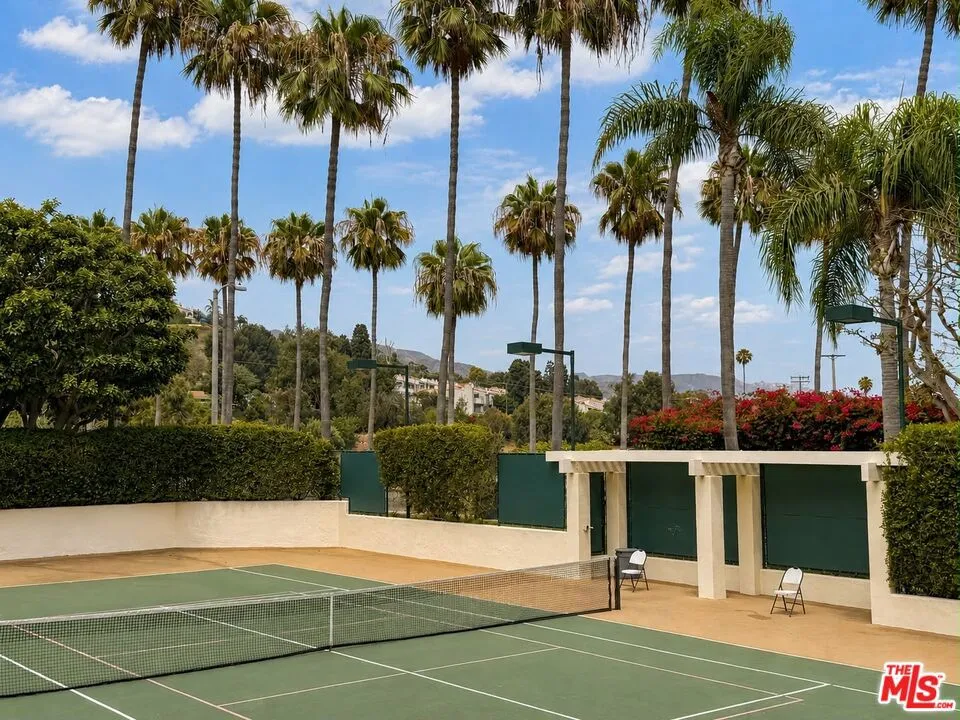 6483 Zuma View Place #104 Malibu, CA 90265