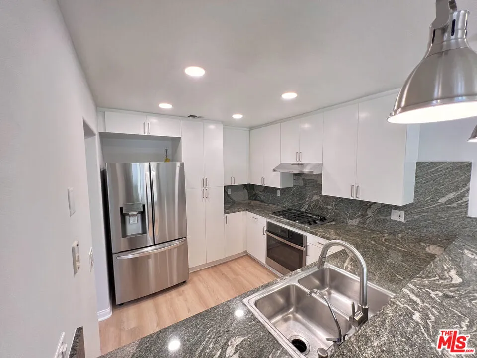 6483 Zuma View Place #104 Malibu, CA 90265