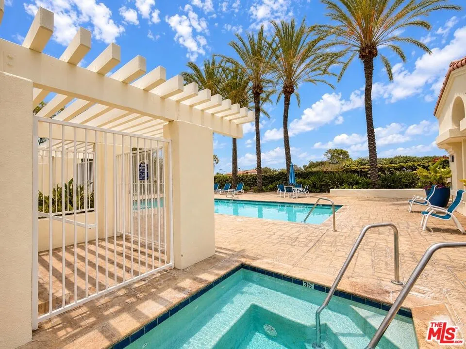 6483 Zuma View Place #104 Malibu, CA 90265