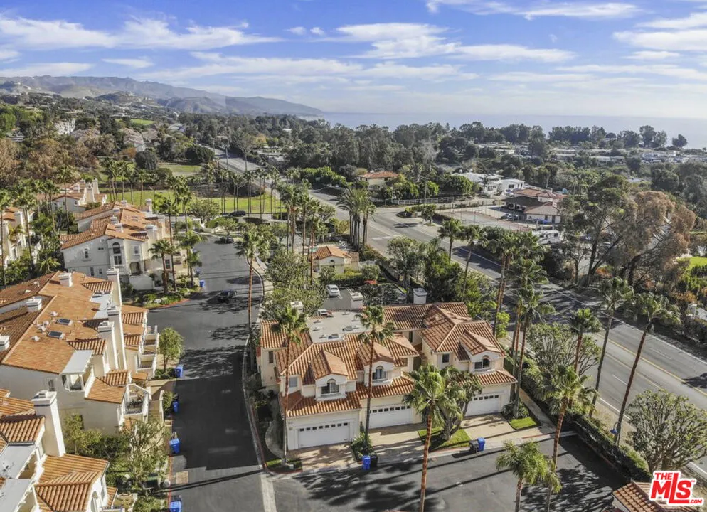 6483 Zuma View Place #104 Malibu, CA 90265