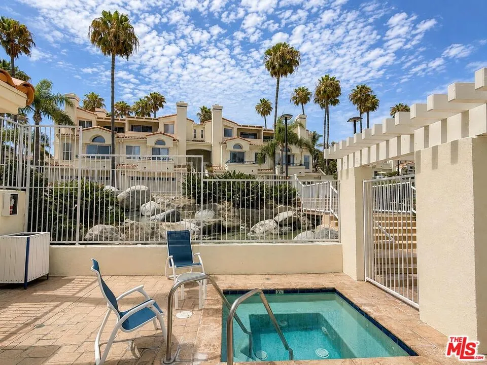 6483 Zuma View Place #104 Malibu, CA 90265