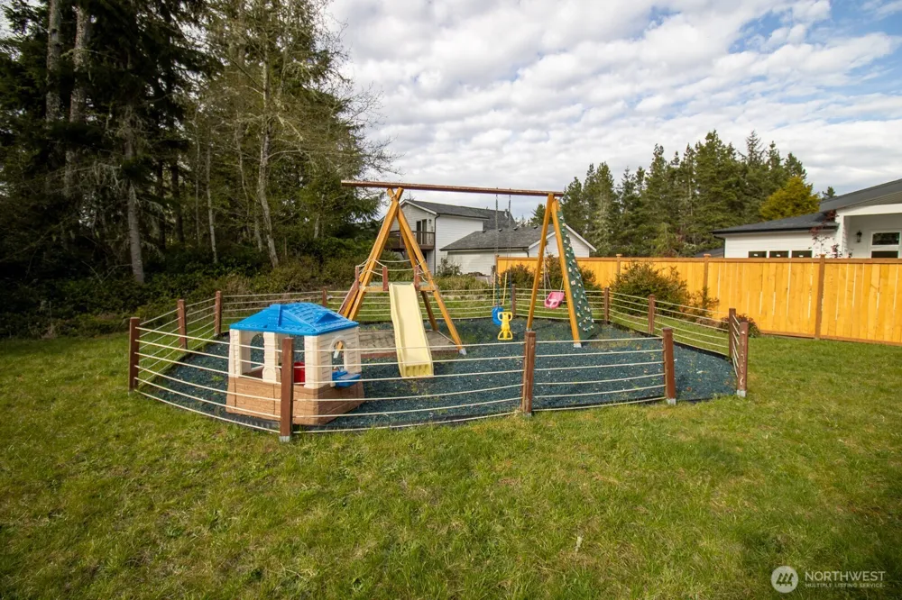744 SE Evergreen Avenue Ocean Shores, WA 98569