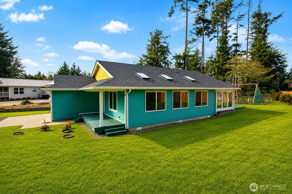 744 SE Evergreen Avenue Ocean Shores, WA 98569