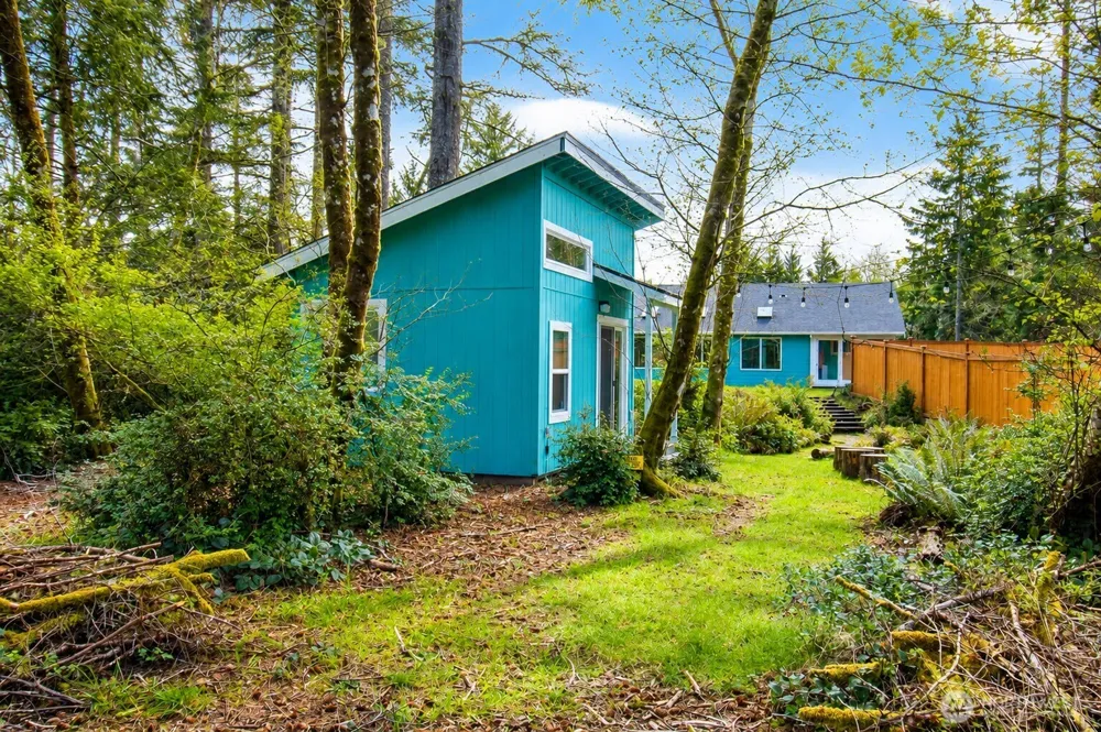 744 SE Evergreen Avenue Ocean Shores, WA 98569