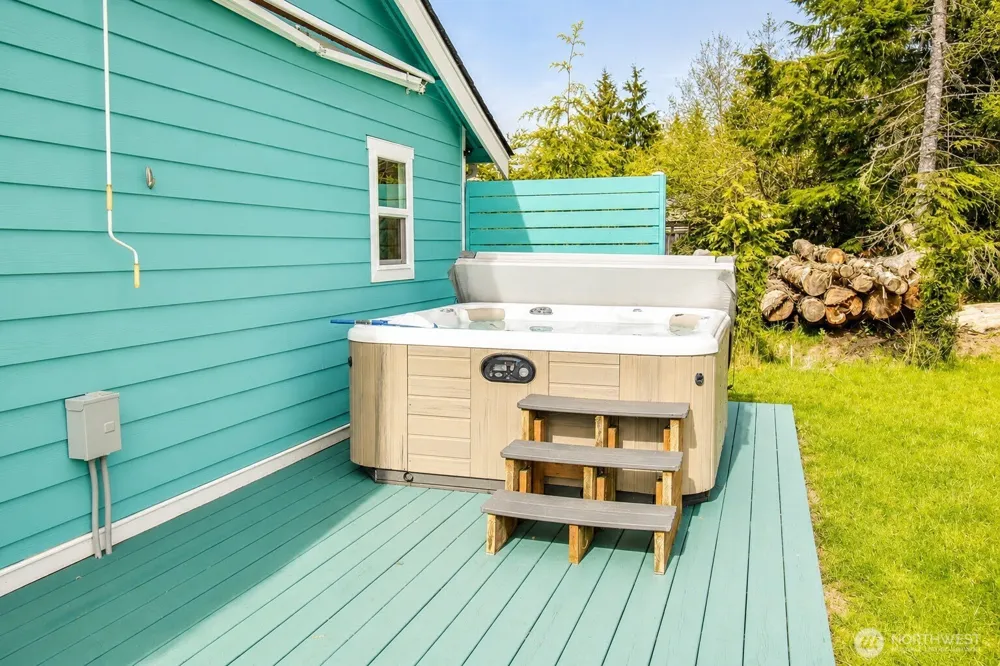 744 SE Evergreen Avenue Ocean Shores, WA 98569