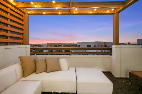 1651 Topanga