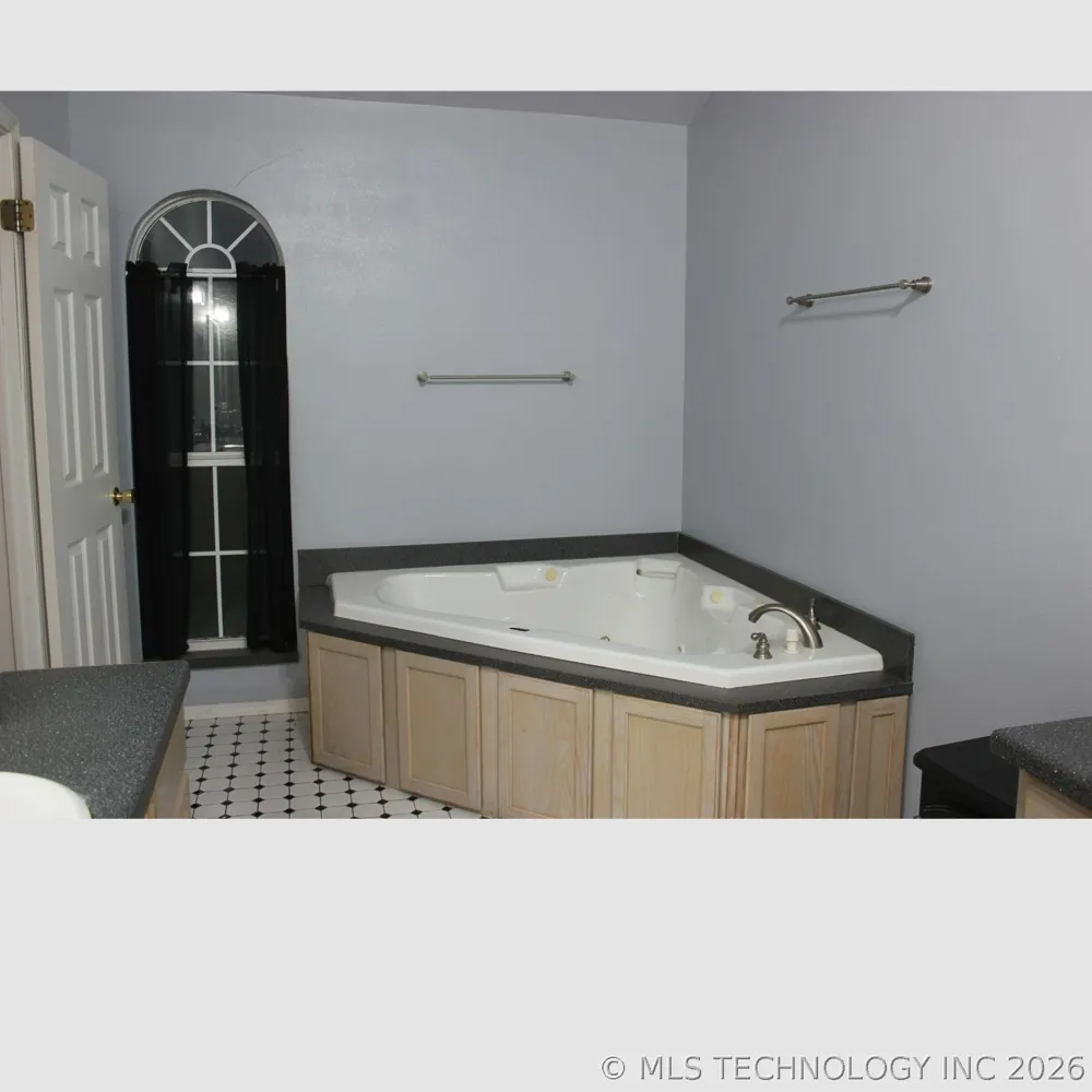 314 W Sandy Creek Road Atoka, OK 74525