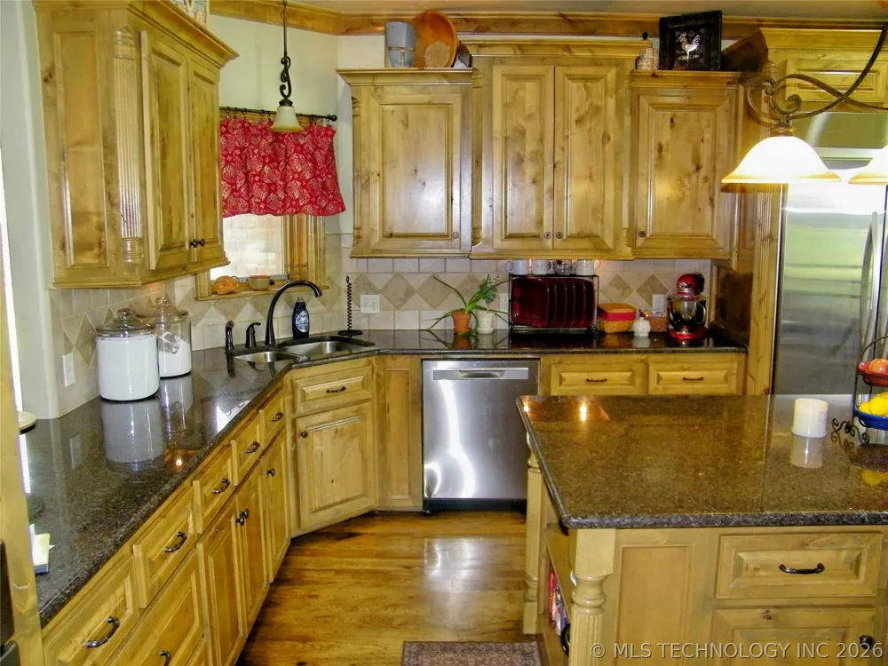 1200 Hickory Wellston, OK 74881
