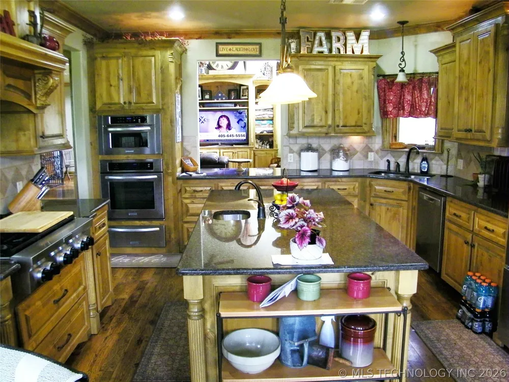 1200 Hickory Wellston, OK 74881