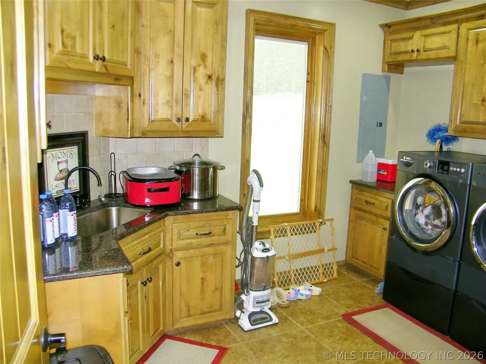 1200 Hickory Wellston, OK 74881