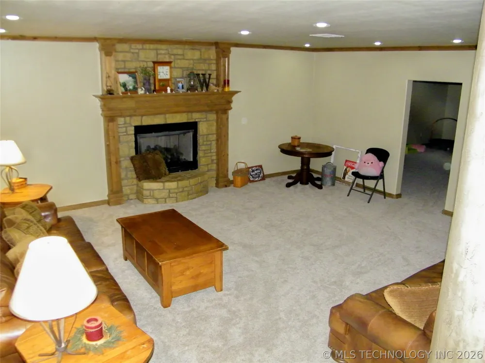 1200 Hickory Wellston, OK 74881