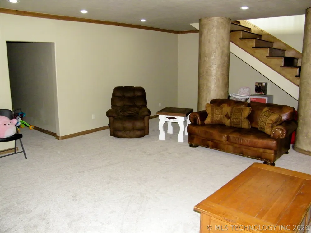 1200 Hickory Wellston, OK 74881
