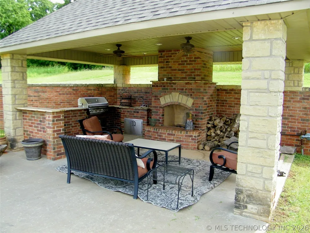 1200 Hickory Wellston, OK 74881