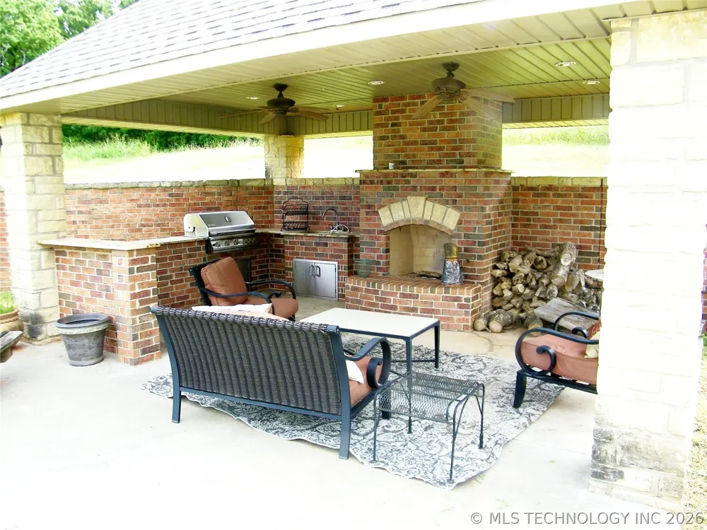 1200 Hickory Wellston, OK 74881