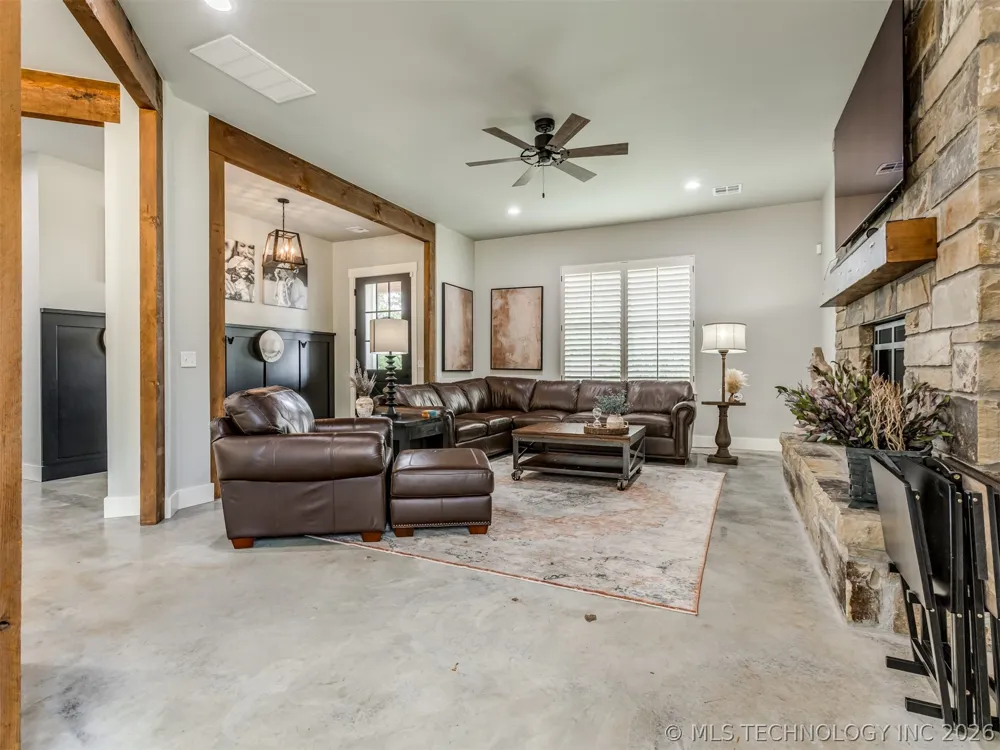 135 Dixie Cove Eufaula, OK 74432