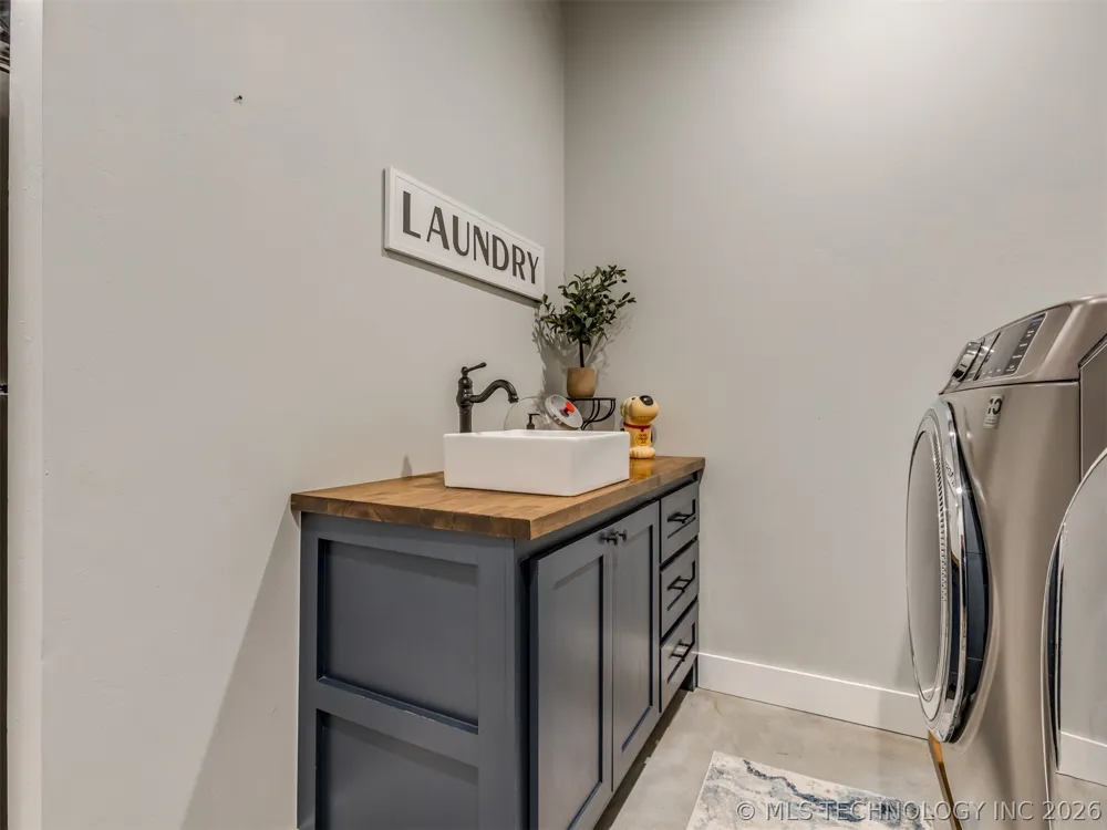 135 Dixie Cove Eufaula, OK 74432