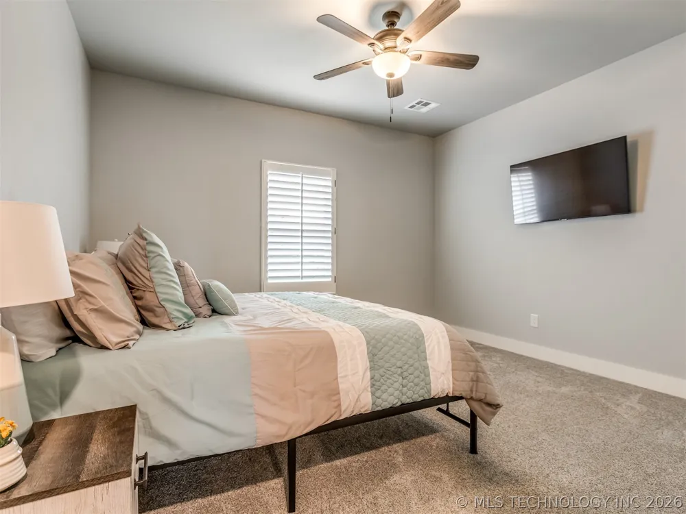 135 Dixie Cove Eufaula, OK 74432
