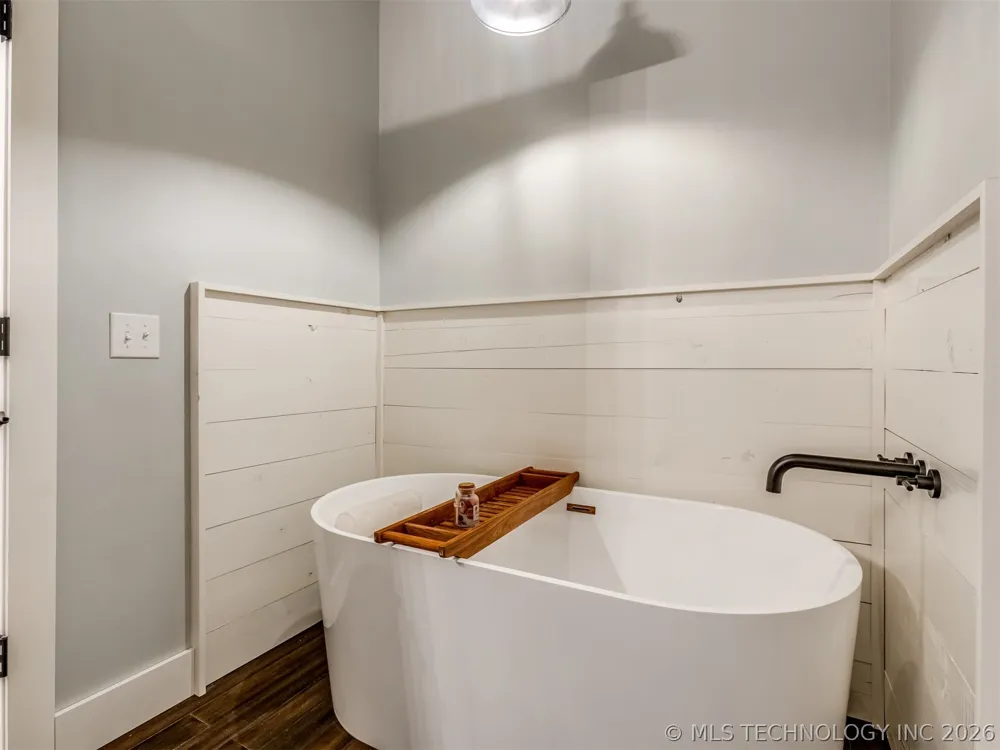 135 Dixie Cove Eufaula, OK 74432