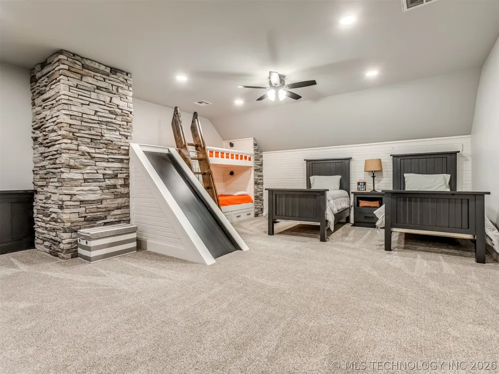135 Dixie Cove Eufaula, OK 74432