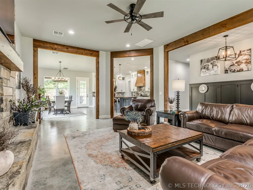 135 Dixie Cove Eufaula, OK 74432