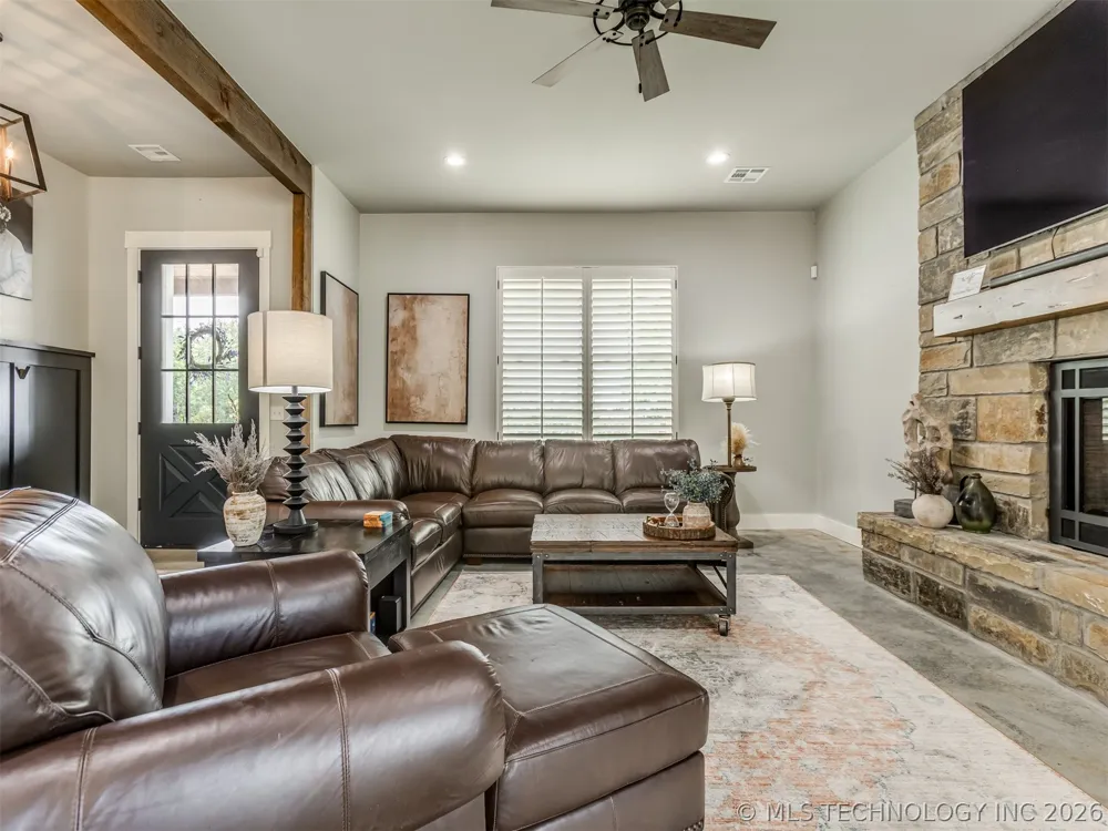 135 Dixie Cove Eufaula, OK 74432