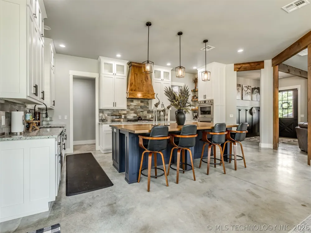 135 Dixie Cove Eufaula, OK 74432