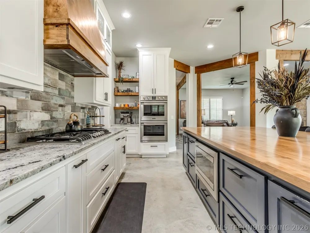 135 Dixie Cove Eufaula, OK 74432