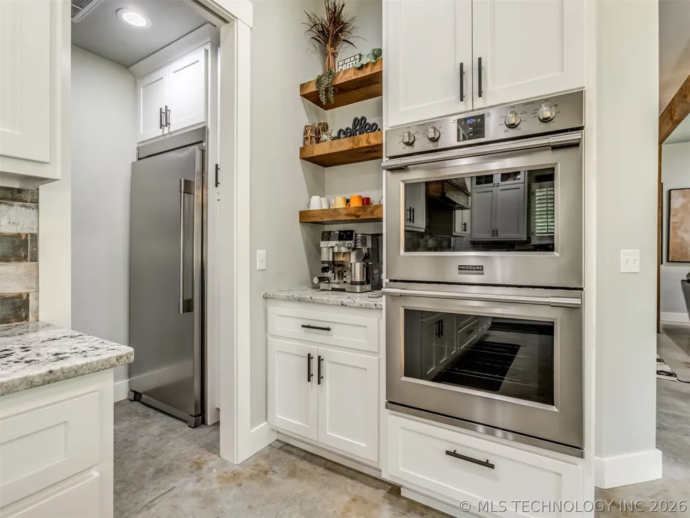 135 Dixie Cove Eufaula, OK 74432