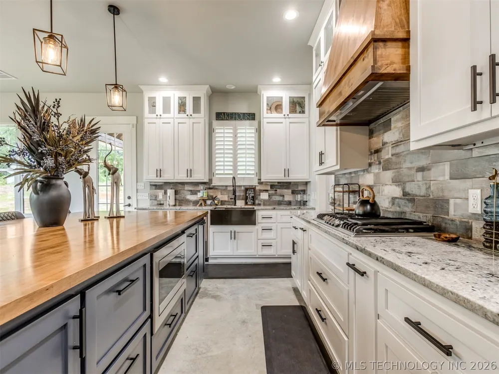 135 Dixie Cove Eufaula, OK 74432