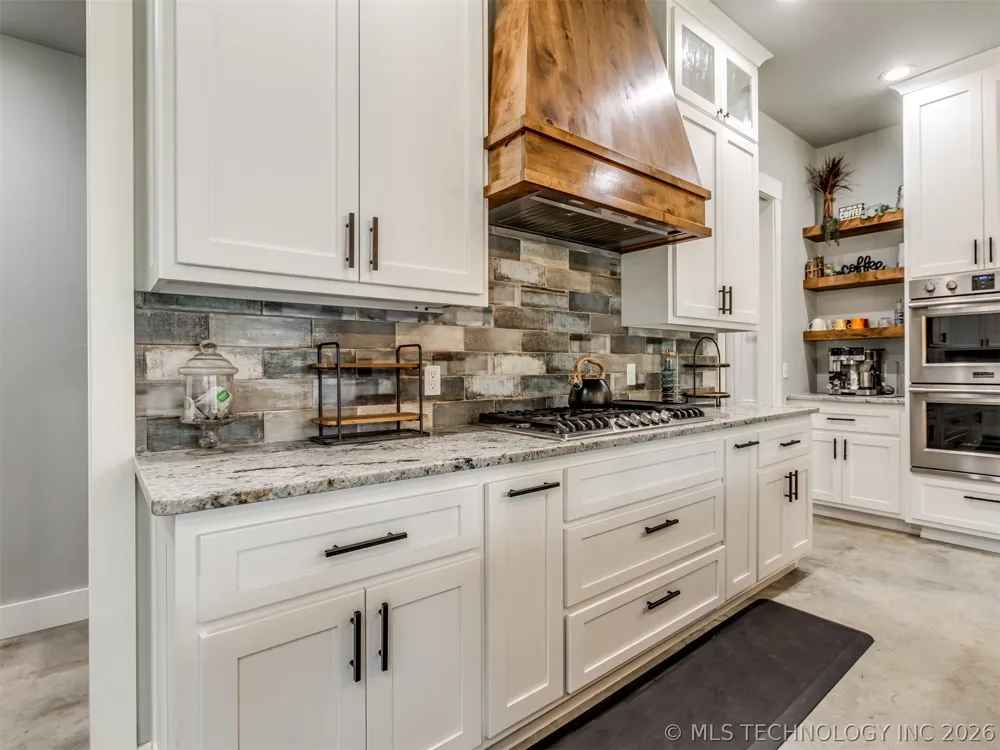 135 Dixie Cove Eufaula, OK 74432