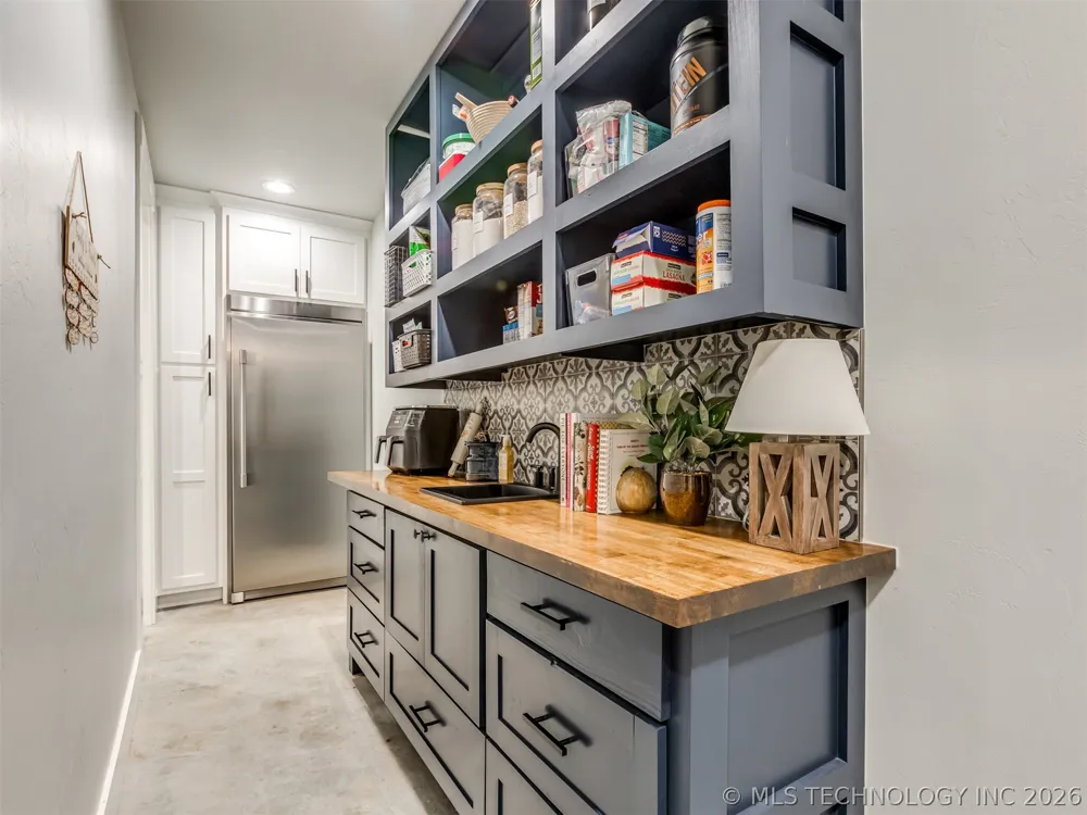 135 Dixie Cove Eufaula, OK 74432