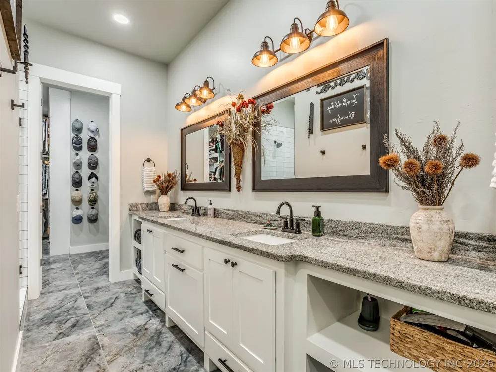 135 Dixie Cove Eufaula, OK 74432