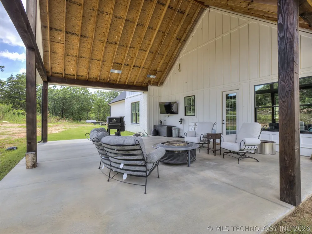 135 Dixie Cove Eufaula, OK 74432