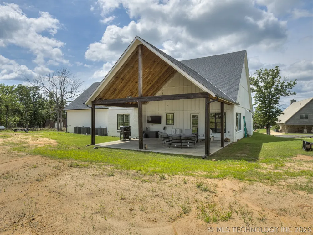 135 Dixie Cove Eufaula, OK 74432