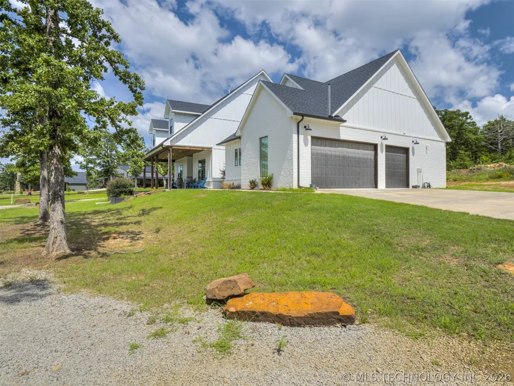 135 Dixie Cove Eufaula, OK 74432