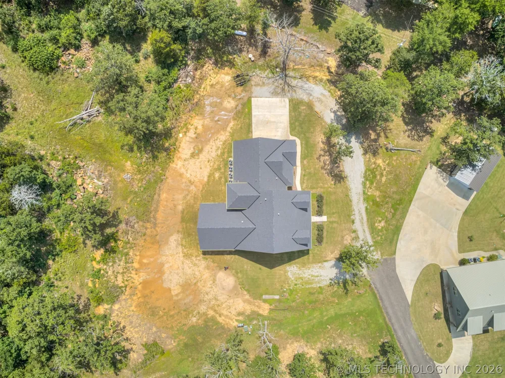 135 Dixie Cove Eufaula, OK 74432