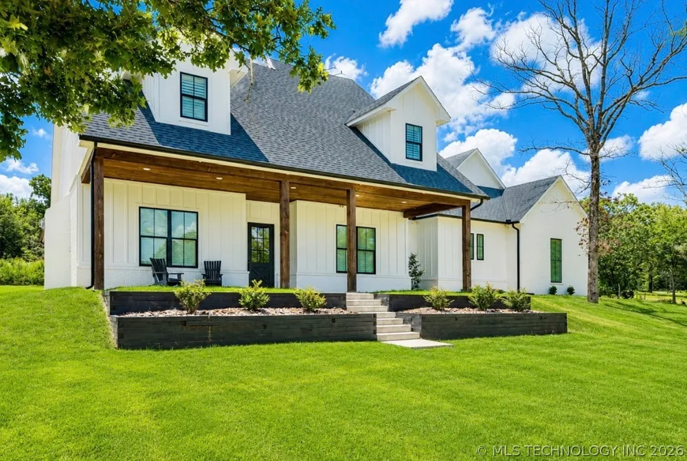 135 Dixie Cove Eufaula, OK 74432