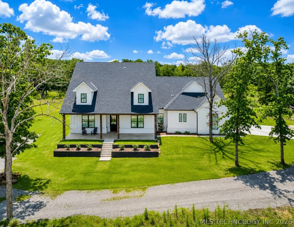 135 Dixie Cove Eufaula, OK 74432