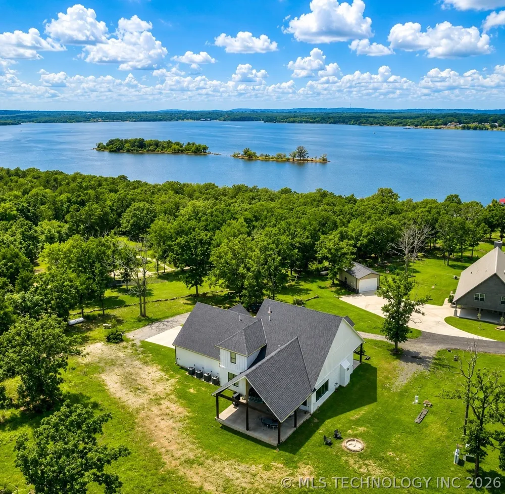 135 Dixie Cove Eufaula, OK 74432