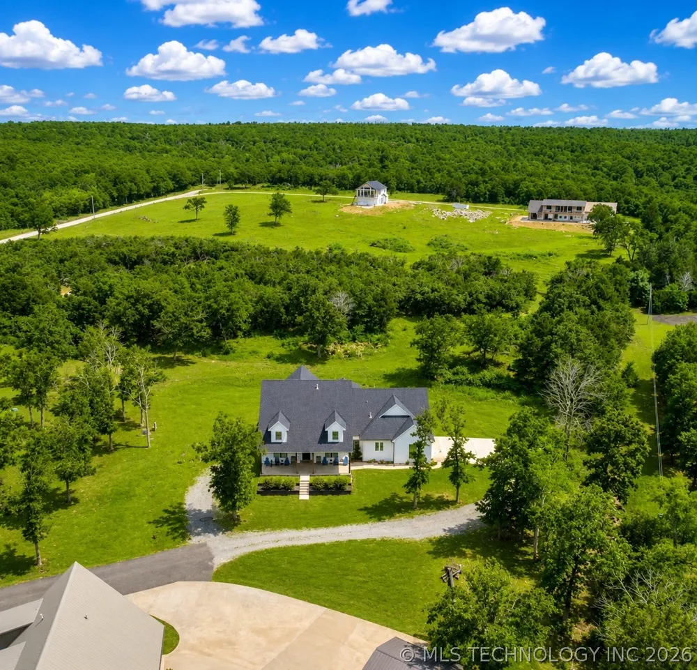 135 Dixie Cove Eufaula, OK 74432