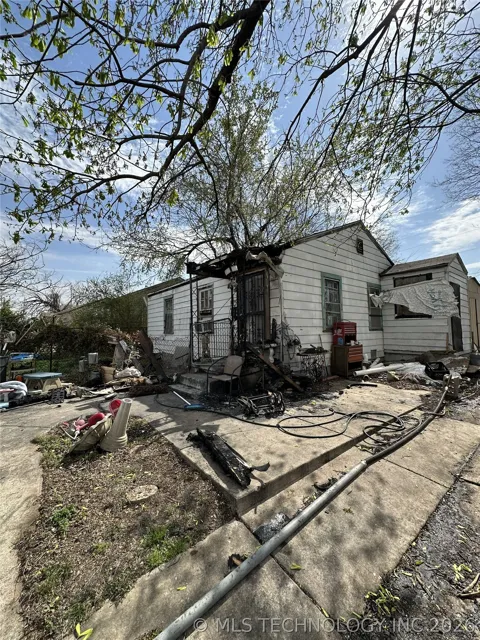 2032 Woodrow Street