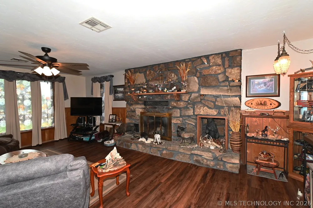 2487 S Muskogee Tahlequah, OK 74464