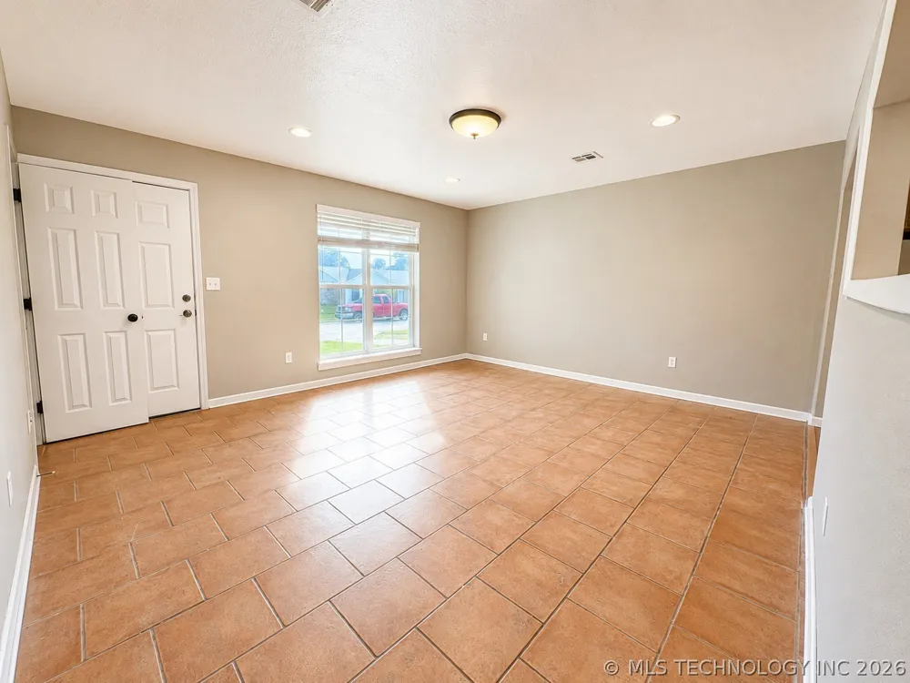 1329 NE 3rd Place Pryor, OK 74361