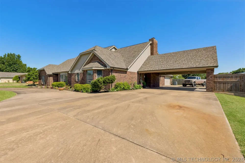 930 E 14th Cushing, OK 74023