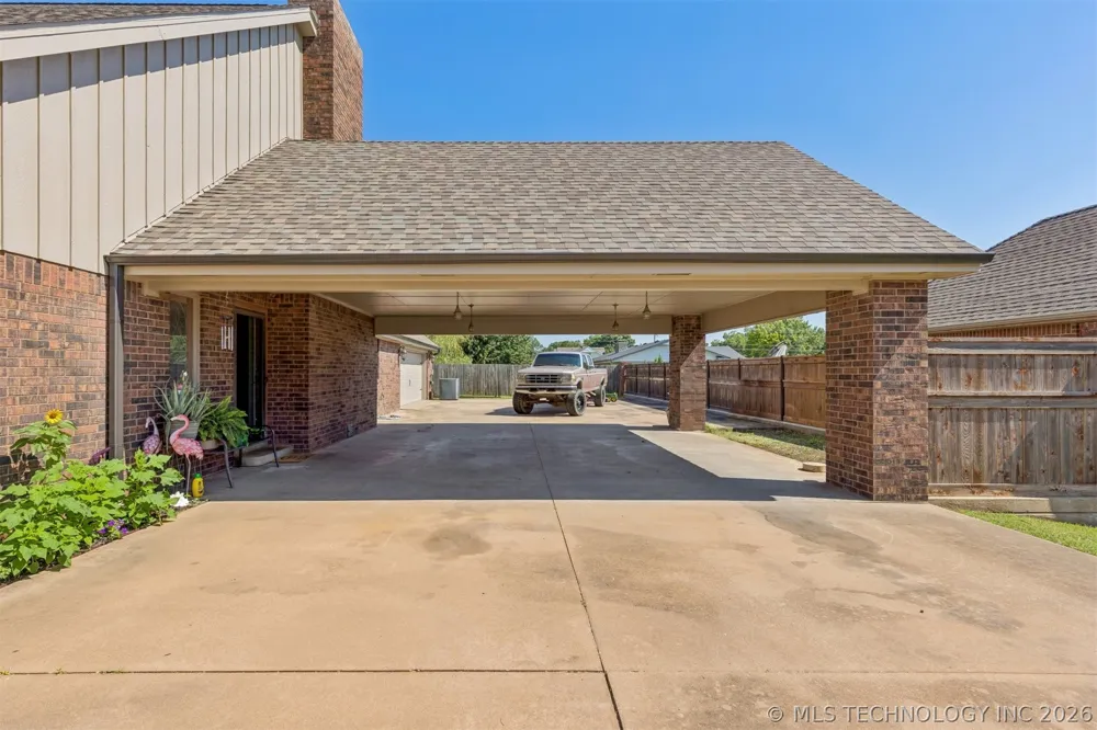930 E 14th Cushing, OK 74023