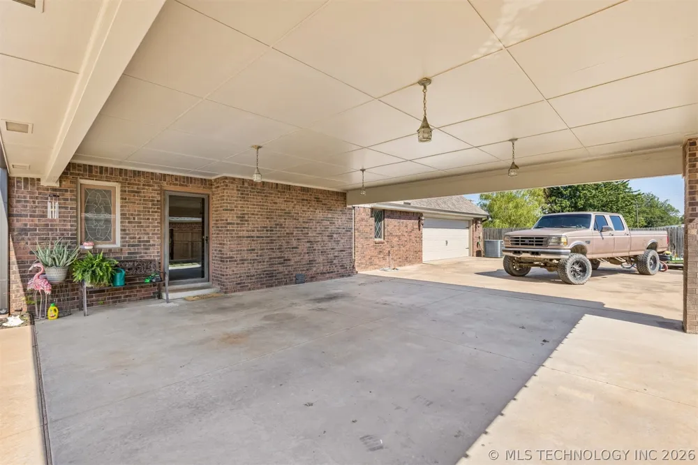 930 E 14th Cushing, OK 74023
