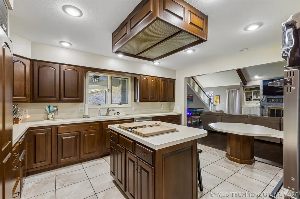 930 E 14th Cushing, OK 74023