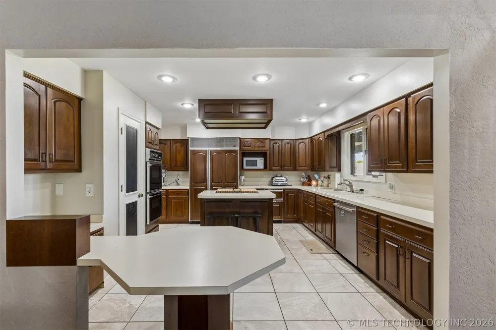 930 E 14th Cushing, OK 74023