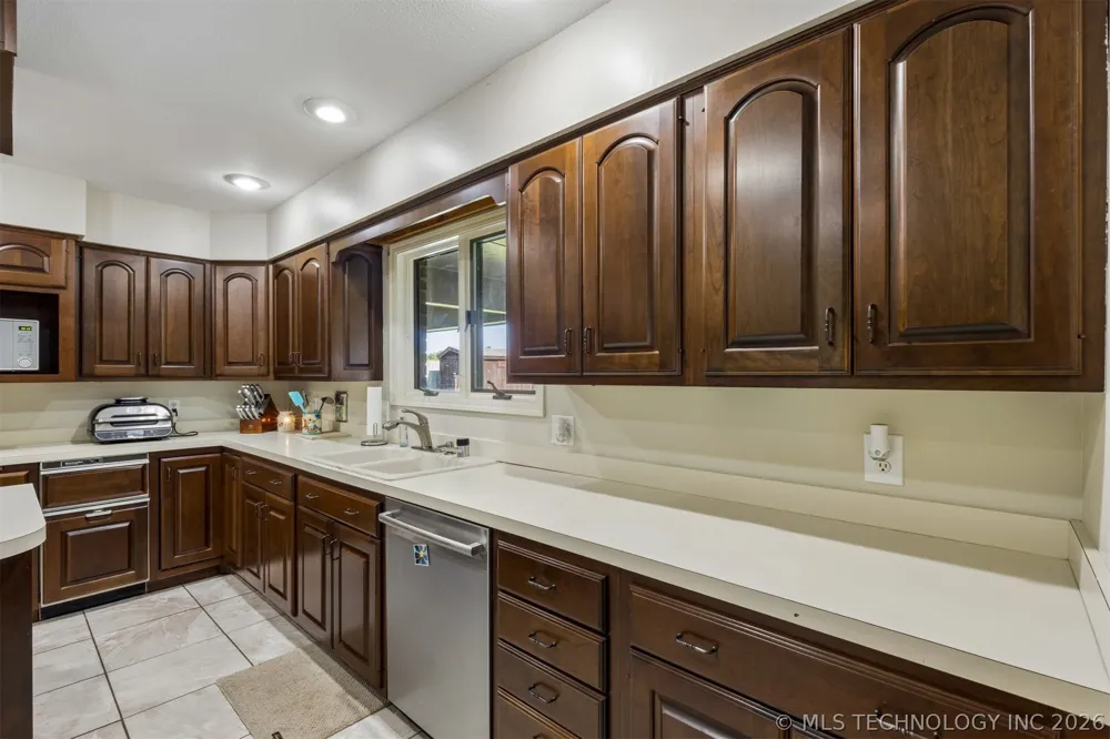 930 E 14th Cushing, OK 74023